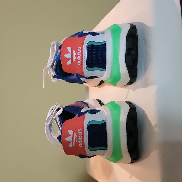 Unisex Adidas - Picture 2 of 6